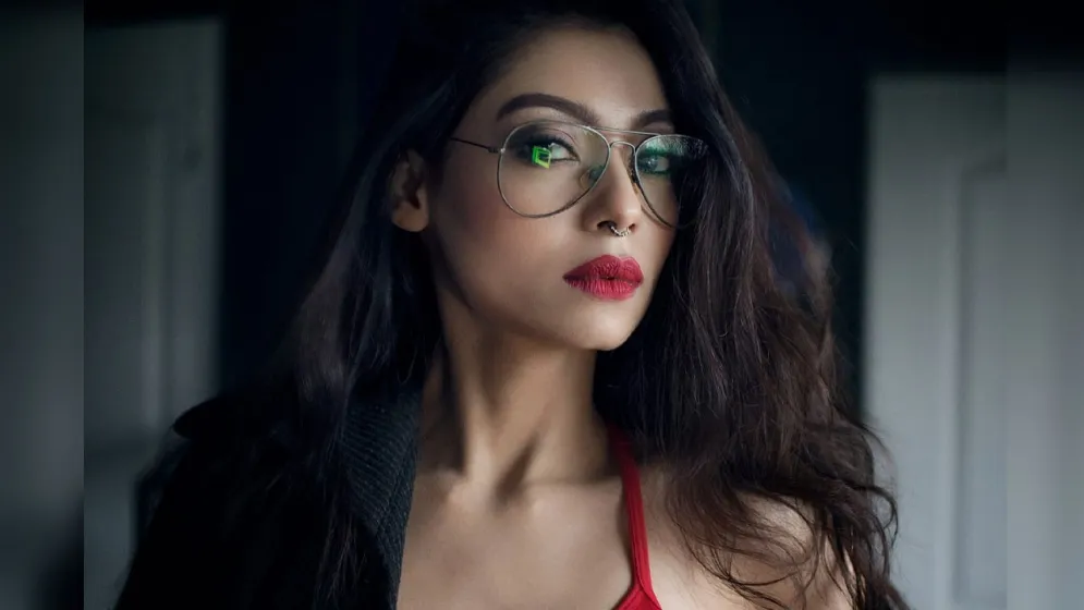 টাকার প্রলোভন দেখিয়ে অভিনেত্রীকে কুপ্রস্তাব, জানালেন তিক্ত অভিজ্ঞতা