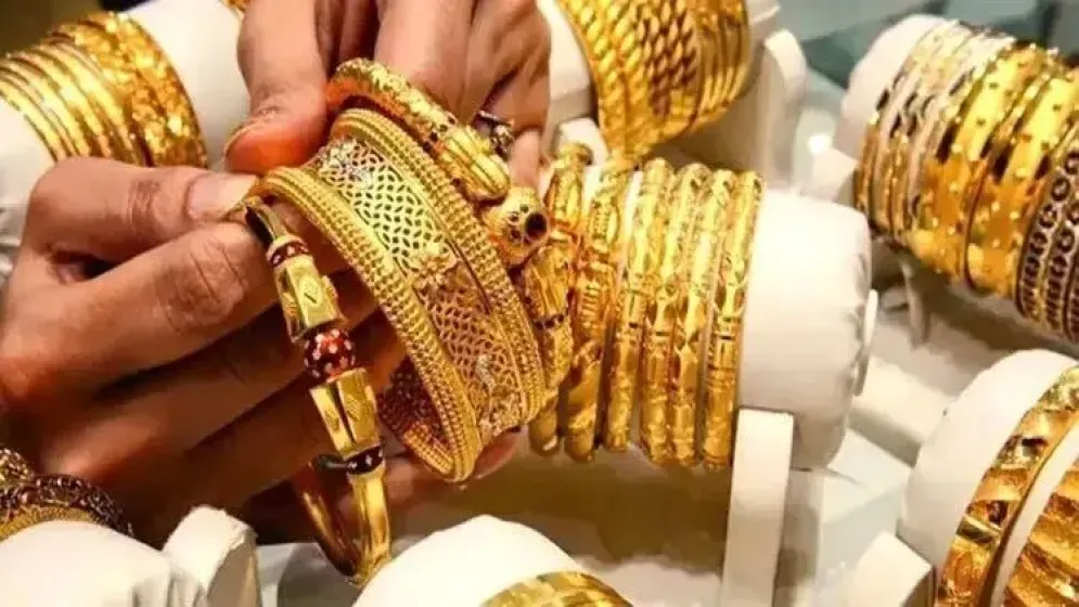 সপ্তাহের শুরুতেই কমলো সোনার দাম, কত টাকা ভরি