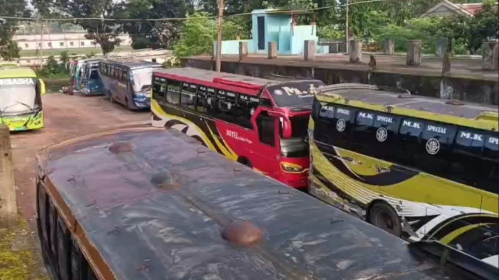 চুয়াডাঙ্গায় সব রুটে অনির্দিষ্টকালের জন্য বাস-মিনিবাস চলাচল বন্ধ