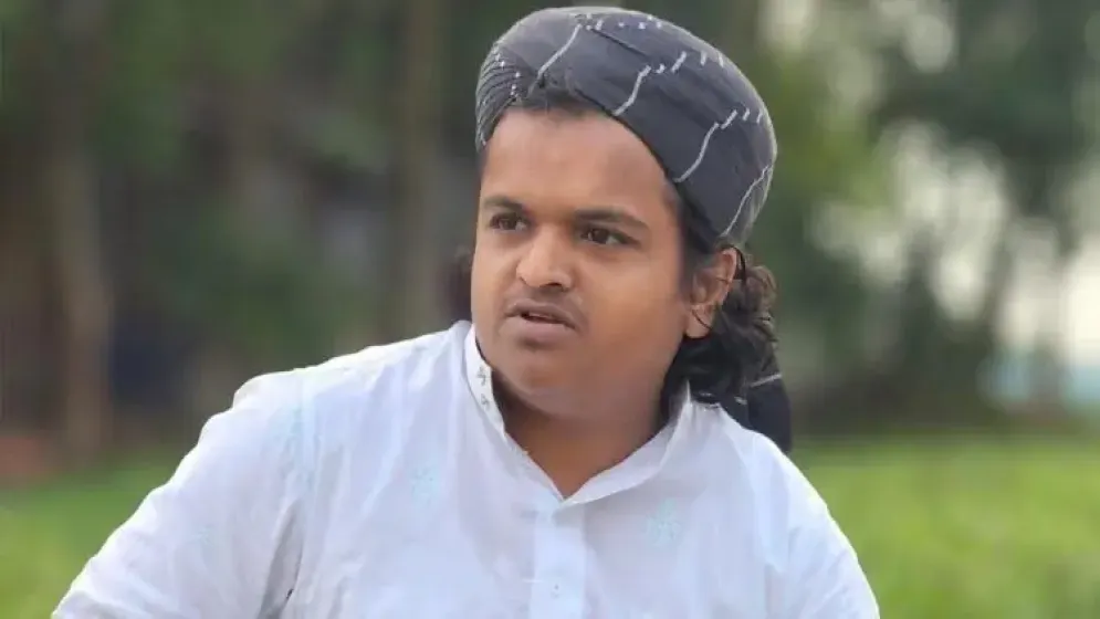 হুজুররা হাসনাতের বেলায় চেতছেন অথচ বিএনপির বেলায় চুপ