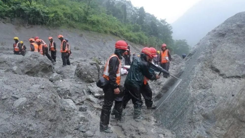 নেপালে বন্যায় নিখোঁজ দুই শতাধিক শিক্ষার্থী, ক্ষতিগ্রস্ত ১৯ স্কুল