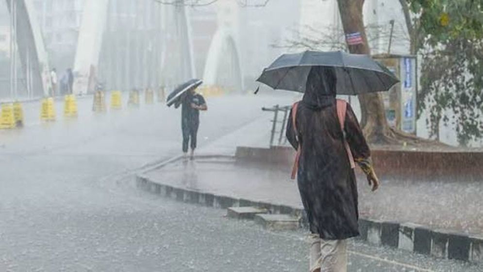 দুপুরের মধ্যে ৭ জেলায় ঝড়বৃষ্টির আভাস, নদীবন্দরে সতর্কতা