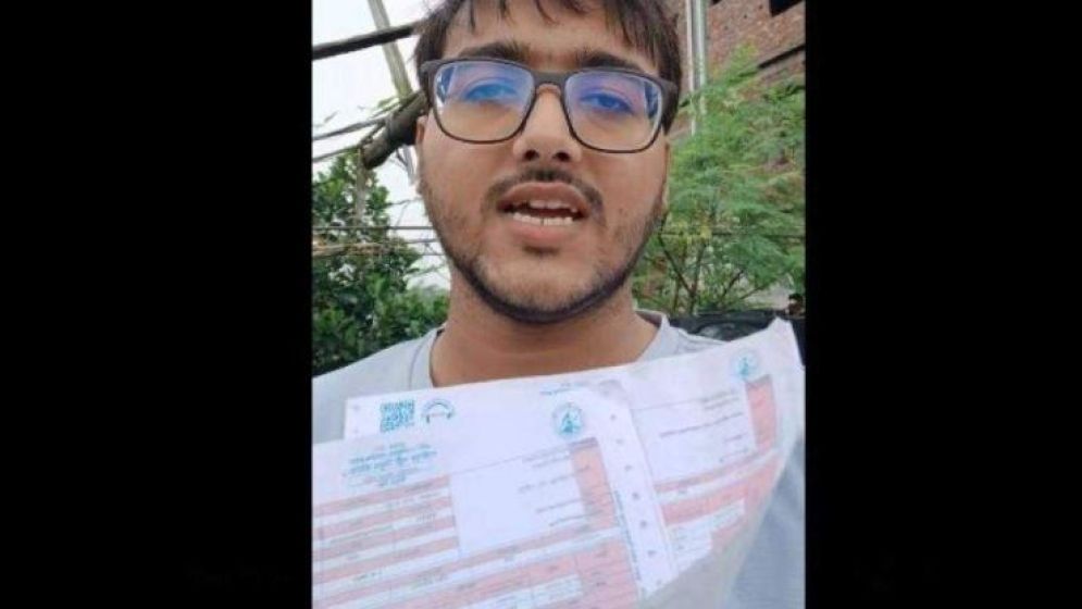 গালিগালাজ করে ফেসবুকে ছাড়ার পর আদমজী ক্যান্টনমেন্ট ছাত্র গ্রেফতার