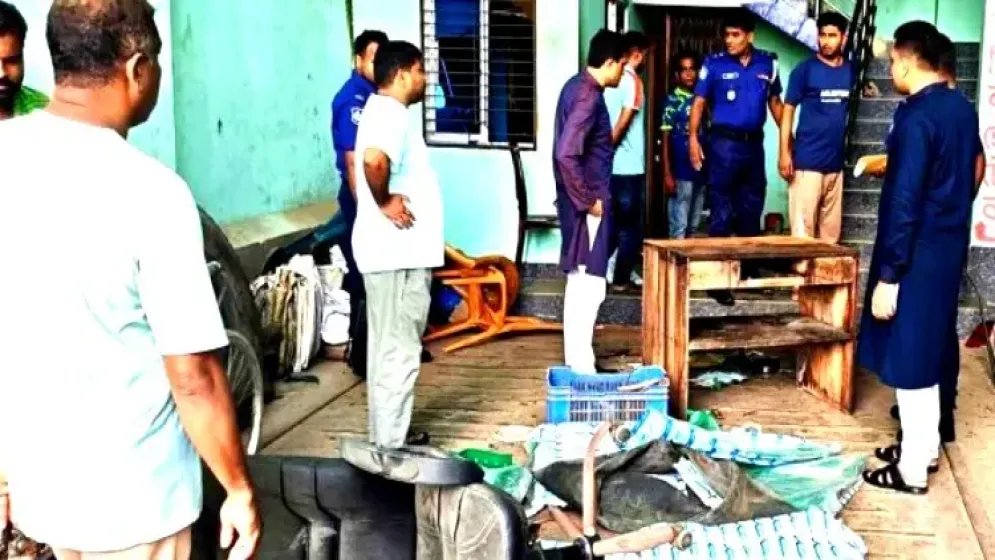চাঁদা দাবিতে ব্যবসায়ীর অফিস ভাঙচুর-লুটপাট, যুবদল-ছাত্রদল নেতা গ্রেফতার