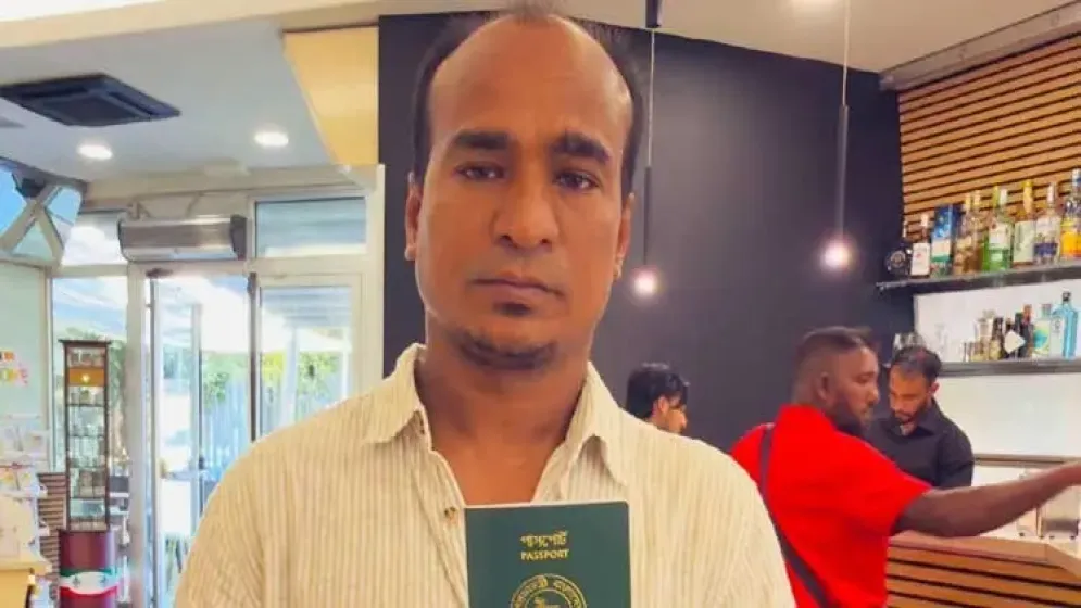রাজনৈতিক ব্লকিং শেষে ইতালিতে পাসপোর্ট পেলেন বাংলাদেশি সোহাগ