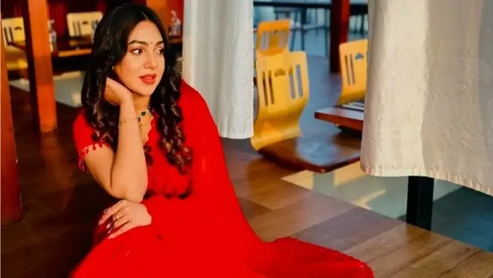 রাত ১০টার পর প্রভাকে কেন ফোনে পাওয়া যায় না? নিজেই জানালেন
