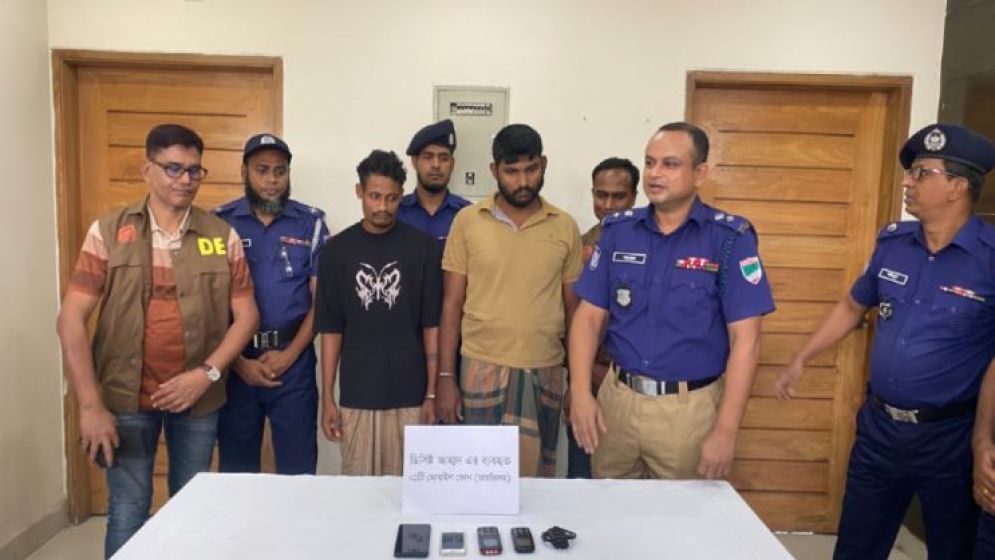 পরকীয়ার জেরে একই পরিবারের তিনজনকে হত্যা, এক মাস পর রহস্য উদঘাটন