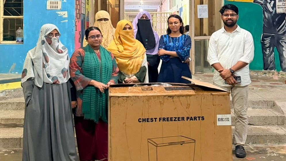 প্রতিমন্ত্রী মীর হেলালের সহযোগিতায় চবির ৫ নারী হলে ফ্রিজ