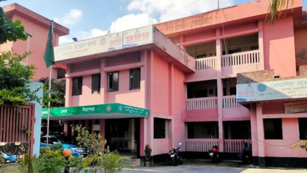 সড়কে ধাক্কা লাগার পর শিক্ষার্থীকে ফ্ল্যাটে নিয়ে গেলেন তরুণী, অতপর