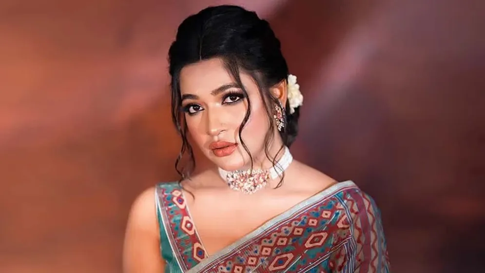 ইতালি থেকে ফিরে বিমানবন্দরে যা বললেন অভিনেত্রী বাঁধন