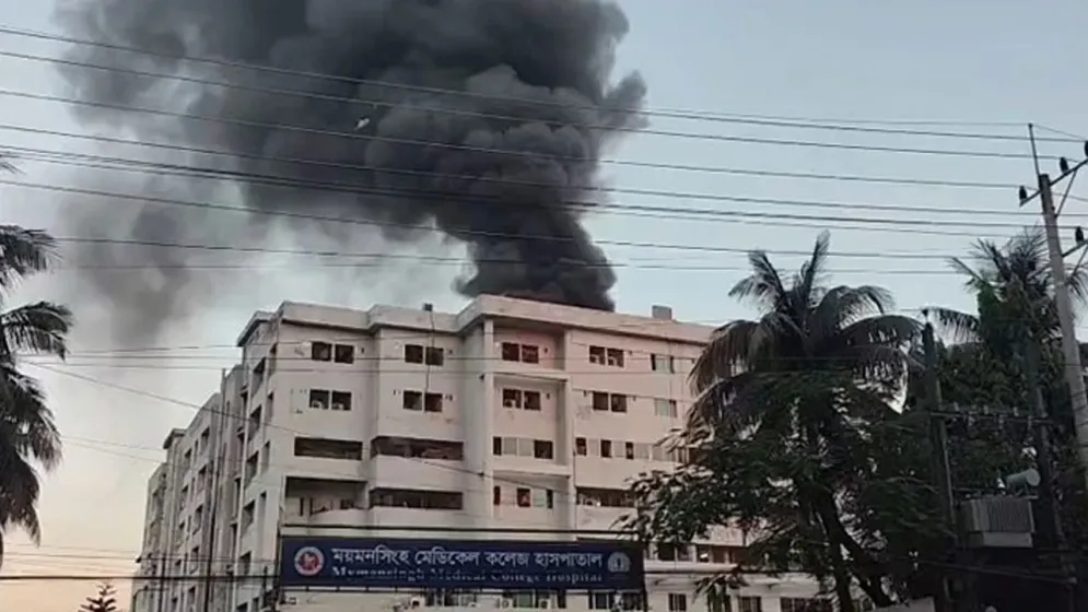 ময়মনসিংহ মেডিকেলে অগ্নিকাণ্ড, পদদলিত হয়ে নিহত ৬