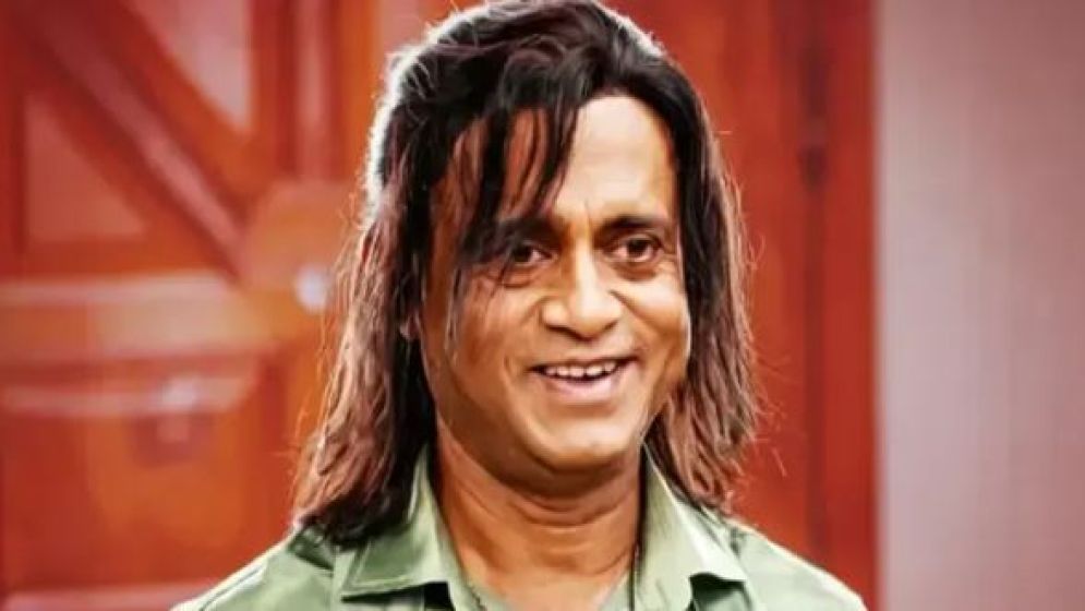 ব্যাচেলর পয়েন্টের ফ্ল্যাটে আ খ ম হাসান