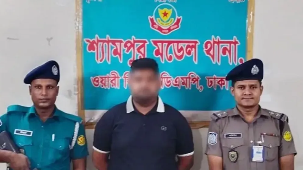 ৯ হাজার মুখোশ ও বিস্ফোরকসহ যুবলীগ নেতা গ্রেপ্তার