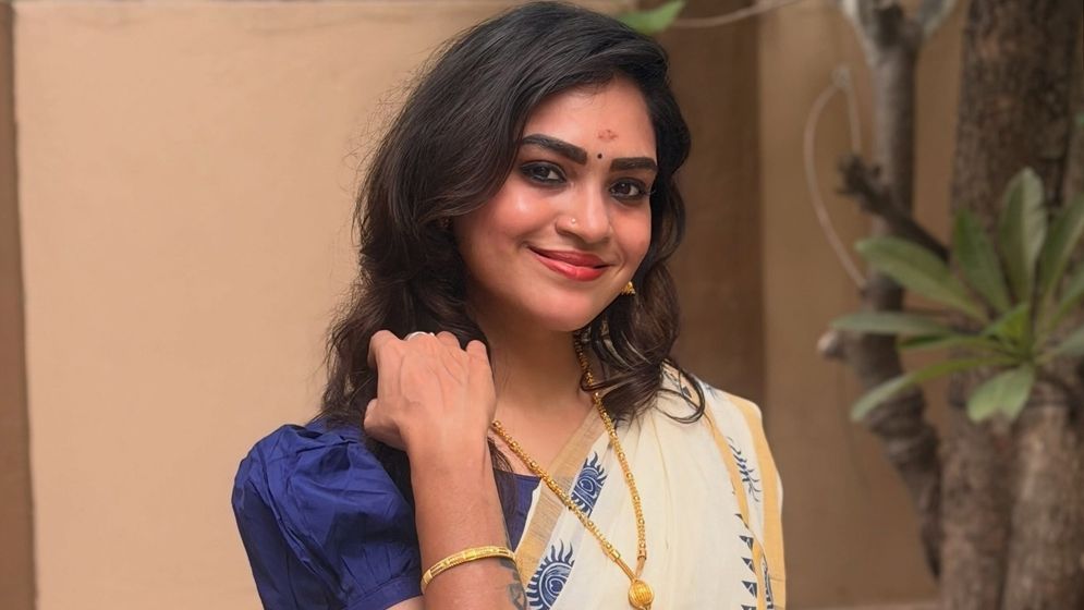 ব্যবসায়ীকে মারধর, অভিনেত্রী গ্রেফতার