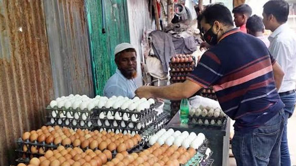 বাজার থেকে আসল ডিম কিনছেন তো? কোন উপায়ে বুঝবেন