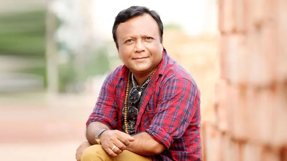 অসুস্থ স্ত্রীকে দিয়ে পরোটা বানিয়ে পোস্ট করায় তোপের মুখে মুকিত