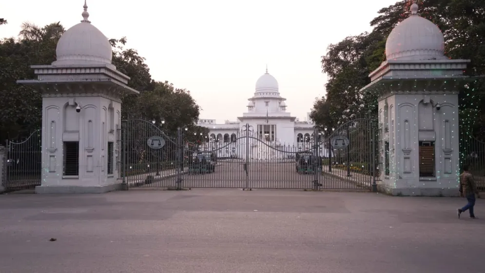 রাতে সুপ্রিম কোর্টে প্রবেশে কড়াকড়ি