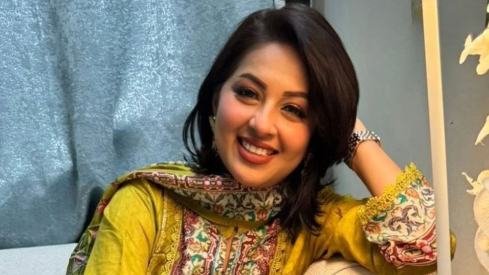 ঘর ভাঙার খবর জানালেন মোনালিসা