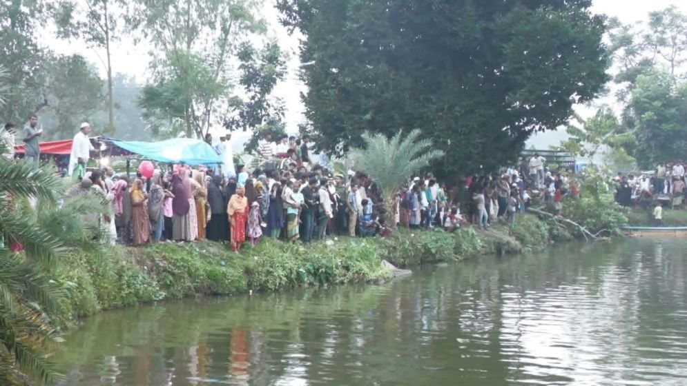 জলপরী দেখতে চলল পুজো-অর্চনা, জালে মিলল সিলভার কার্প মাছ