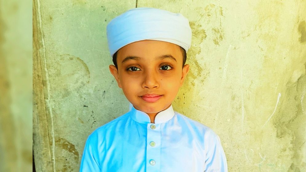 ১১ মাসে হাফেজ হলো ৮ বছরের মুগ্ধ
