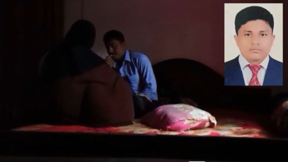 ফ্যামিলি কার্ড দেয়ার কথা বলে নারীর সঙ্গে আপত্তিকর সম্পর্ক