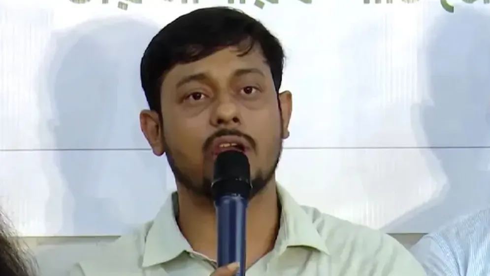 ভারতের ইসির বিরুদ্ধে বিক্ষোভ, বাংলাদেশের ইসিকে খোঁচা নাসীরুদ্দীনের