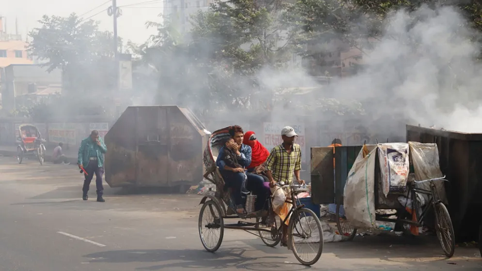 বায়ুদূষণের শীর্ষে কলকাতা, ঢাকার অবস্থান কত?