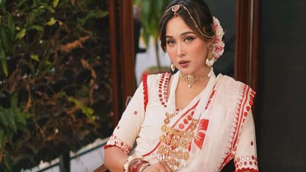 আবারও বিয়ে করলেন অভিনেত্রী চমক!