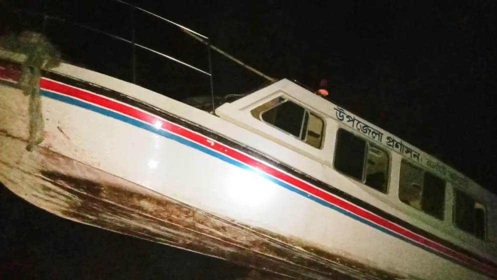 সুগন্ধা নদীতে স্পিডবোট দুর্ঘটনা, ইউএনও কর্মকর্তাসহ আহত ৯