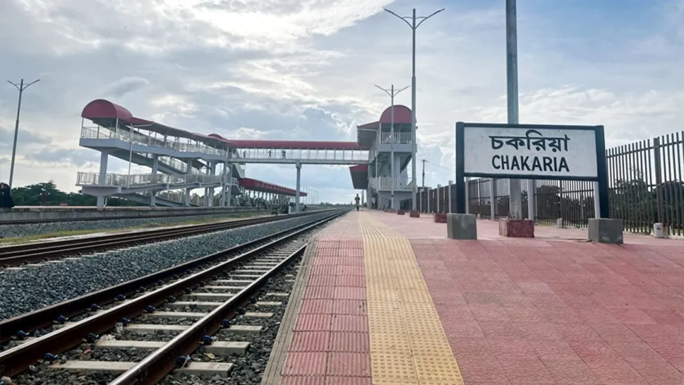 ট্রেনে উঠতে ৬০ কিলোমিটার পথ ঘুরতে হয় যাত্রীদের, স্বরাষ্ট্রমন্ত্রীর হস্তক্ষেপ কামনা