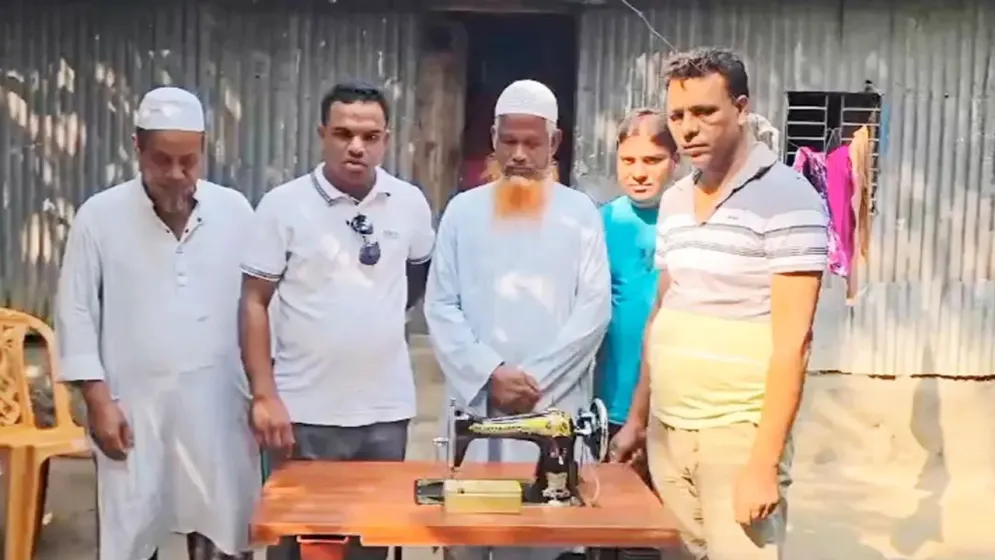 জামায়াতের দেওয়া সেলাই মেশিন ফেরত দিলেন সেই বিএনপি নেতার স্ত্রী