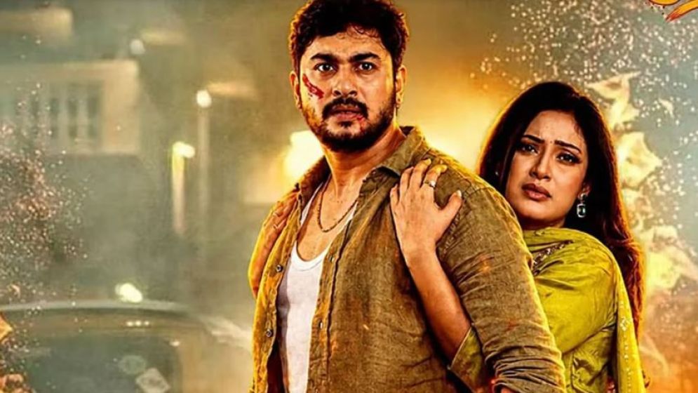 ছাদখোলা বাসে সিনেমার প্রচারণা, টিকিট কিনে দেখলেন মোটে ২ জন