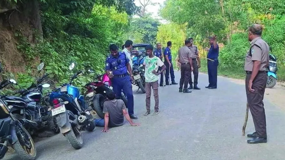 সড়কে দুই দফা ডাকাতি, শতাধিক যাত্রীর মালামাল লুট