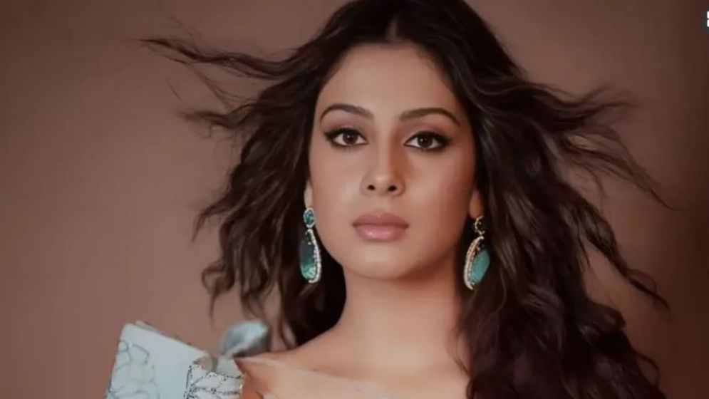 অভিষেক সিনেমাতেই ঘনিষ্ঠ দৃশ্যে ইশা, কারণ জানালেন নিজেই