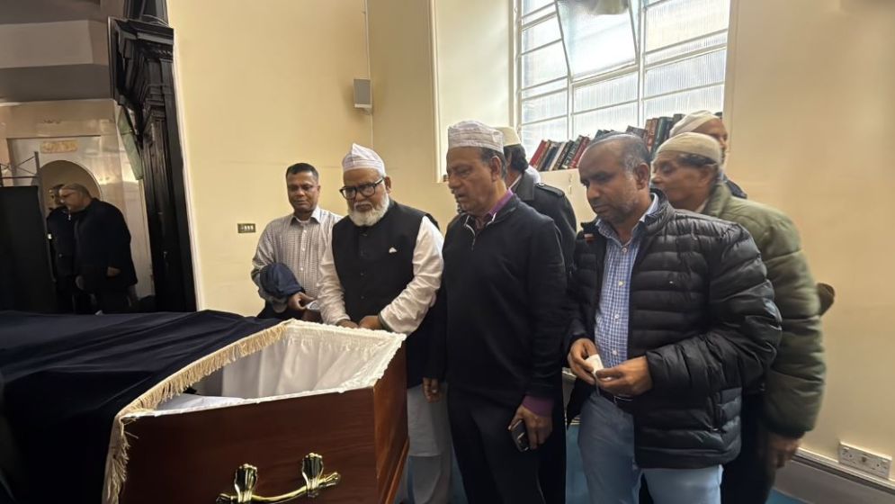 মুক্তিযুদ্ধে প্রবাসে সংগঠক অধ্যাপক আবুল হাশেমকে অশ্রুসিক্ত বিদায়