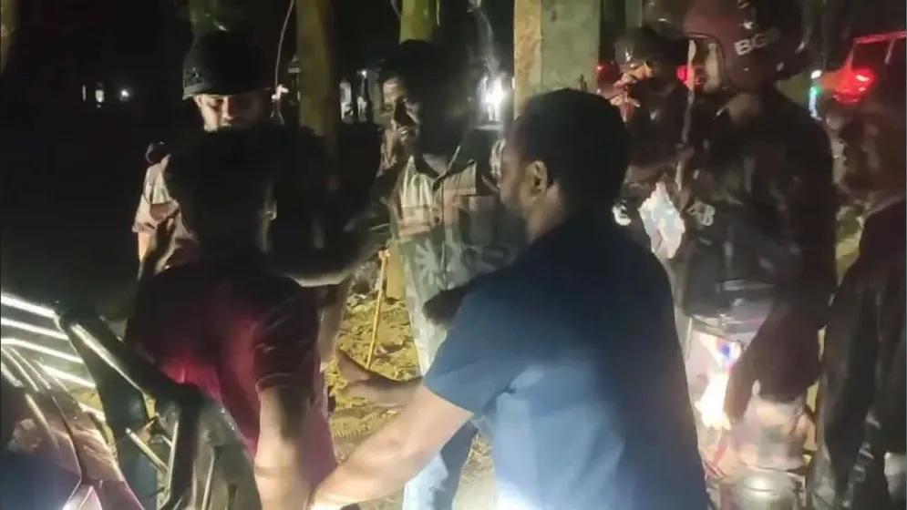 ঠাকুরগাঁওয়ে পুনরায় ভোট গণনার দাবিতে জামায়াতের সড়ক অবরোধ