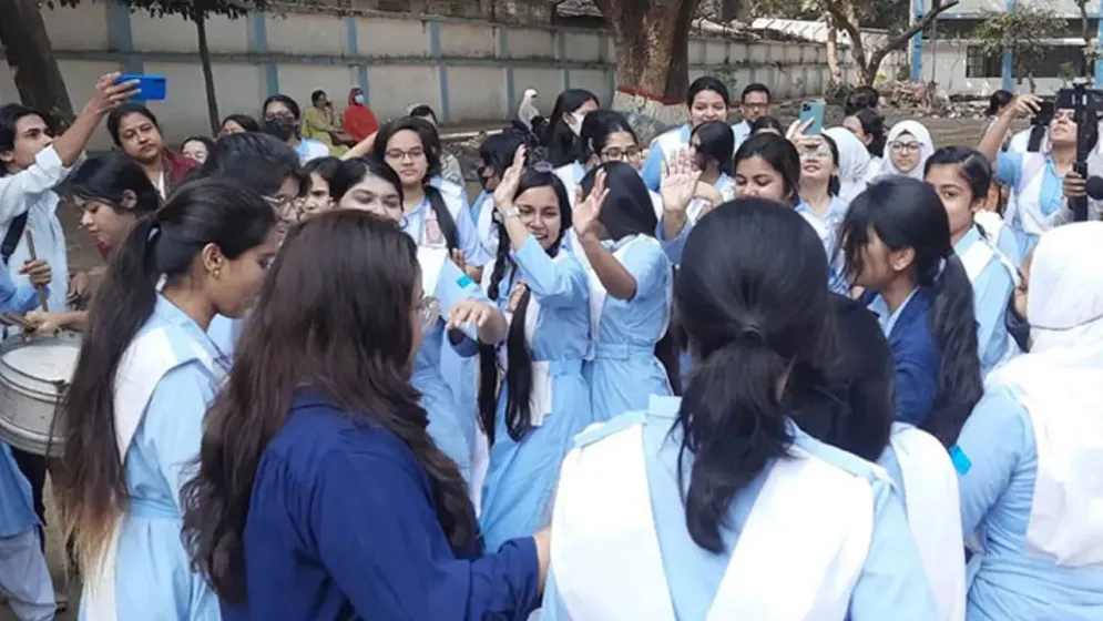 পাসের হারে শীর্ষে ঢাকা বোর্ড, তলানিতে বরিশাল